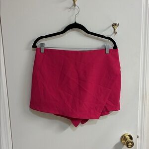 NWT Torrid Fuchsia Skort in size 00-Sz 10 standard Sz